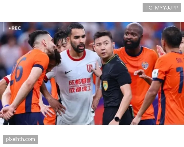 暴力行为在足球判罚中为何界限模糊？规则细节大揭秘
